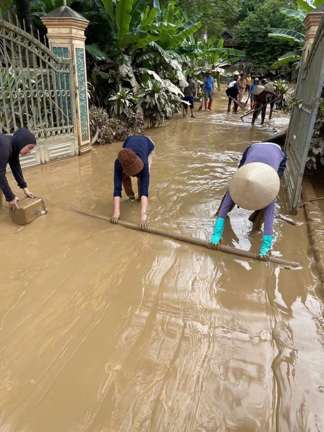 Y tế Nghệ An khẩn trương khắc phục hậu quả, bảo đảm khám chữa bệnh vùng lũ- Ảnh 4.