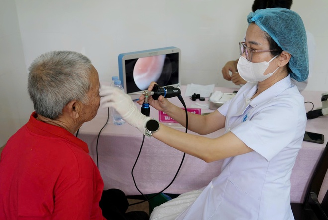 Khám bệnh, phát thuốc miễn phí cho hơn 200 người yếu thế tại Nghệ An- Ảnh 4.
