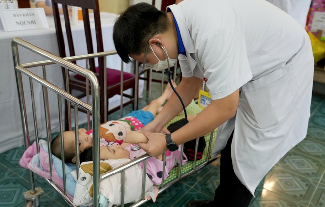 Khám bệnh, phát thuốc miễn phí cho hơn 200 người yếu thế tại Nghệ An- Ảnh 5.