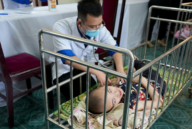 Khám bệnh, phát thuốc miễn phí cho hơn 200 người yếu thế tại Nghệ An- Ảnh 7.