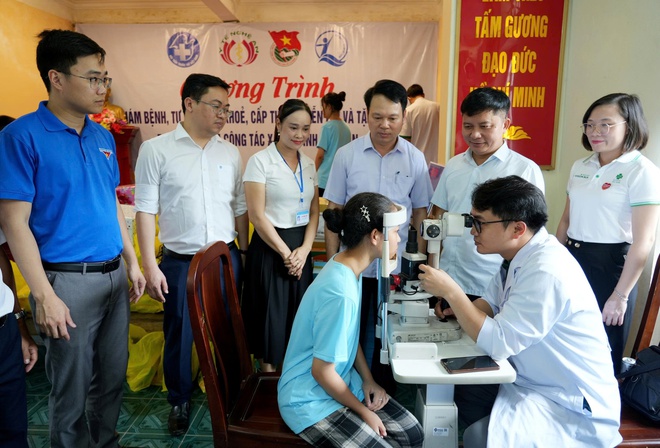 Khám bệnh, phát thuốc miễn phí cho hơn 200 người yếu thế tại Nghệ An- Ảnh 3.