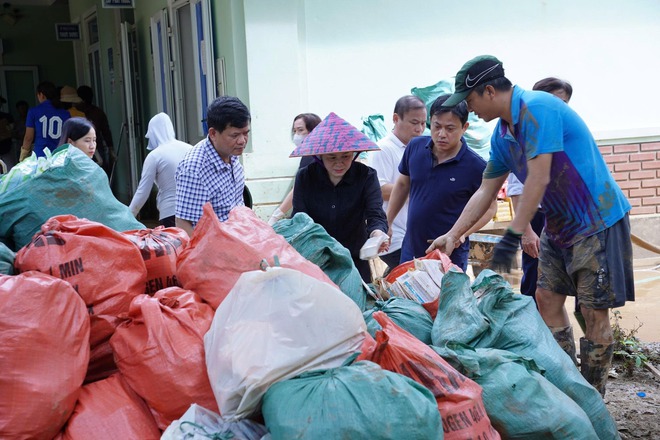 Lập Trạm Y tế dã chiến đưa hoạt động khám chữa bệnh trở lại bình thường sau lũ lụt- Ảnh 11. Lập Trạm Y tế dã chiến đưa hoạt động khám chữa bệnh trở lại bình thường sau lũ lụt- Ảnh 11.