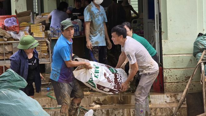 Lập Trạm Y tế dã chiến đưa hoạt động khám chữa bệnh trở lại bình thường sau lũ lụt- Ảnh 5. Lập Trạm Y tế dã chiến đưa hoạt động khám chữa bệnh trở lại bình thường sau lũ lụt- Ảnh 5.
