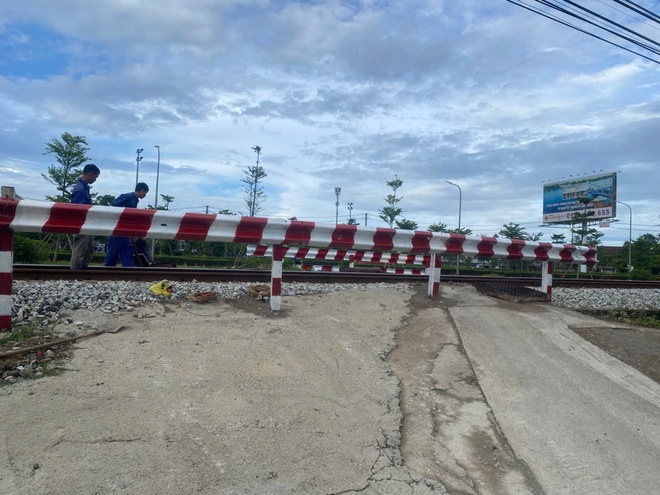 Xoá bỏ loạt lối đi tự mở cắt ngang đường sắt ở Huế- Ảnh 2.