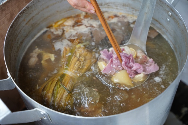 Hàng quán ở Huế gặp khó vì người tiêu dùng 'ngại' thịt lợn- Ảnh 4. Hàng quán ở Huế gặp khó vì người tiêu dùng 'ngại' thịt lợn- Ảnh 4.