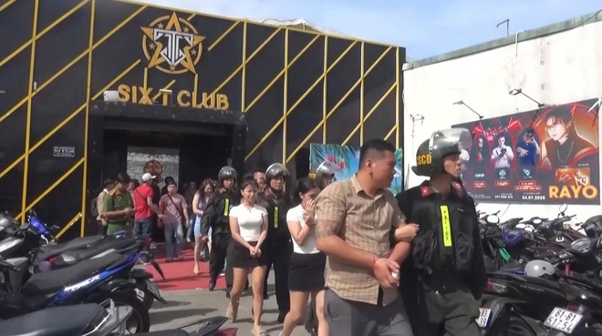 'Đột kích' 3 quán bar ở TPHCM, phát hiện 186 người dương tính ma túy- Ảnh 5. 'Đột kích' 3 quán bar ở TPHCM, phát hiện 186 người dương tính ma túy- Ảnh 5.