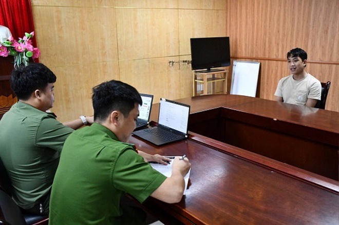 Nhóm lừa đảo xâm nhập trái phép 70 tài khoản Facebook, chiếm đoạt hơn 10 tỷ đồng- Ảnh 1.
