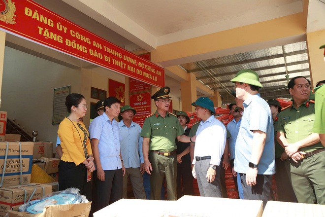 Cao điểm 40 ngày đêm dựng 500 căn nhà, trường học cho vùng lũ Nghệ An- Ảnh 5.