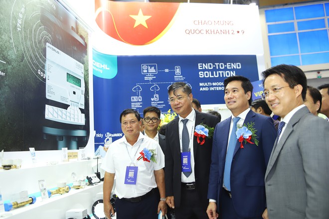 Thứ trưởng Bộ Xây dựng: Nước sạch, xử lý nước thải là dịch vụ thiết yếu gắn trực tiếp với sức khỏe nhân dân- Ảnh 7.