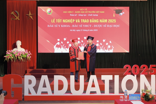 Thêm gần 800 nhân lực y, dược học cổ truyền chất lượng cao phục vụ chăm sóc sức khoẻ nhân dân- Ảnh 5.