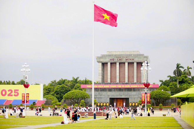 Hà Nội rực rỡ cờ hoa chào mừng Quốc khánh 2/9- Ảnh 8.