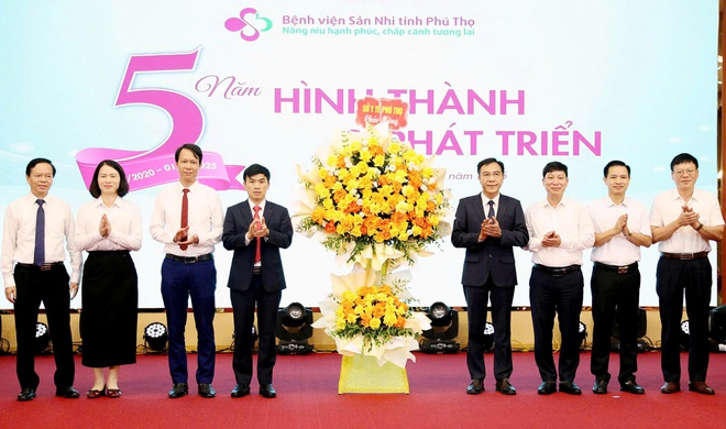 Nhiều trẻ sinh non, cực non tháng được cứu sống kỳ diệu- Ảnh 10. Nhiều trẻ sinh non, cực non tháng được cứu sống kỳ diệu- Ảnh 10.