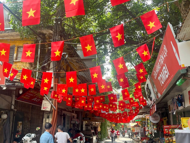 Hà Nội và những lá cờ giữa tháng Tám- Ảnh 2.