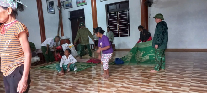 Hà Tĩnh di dời 21 hộ dân ở bản Rào Tre đi tránh bão- Ảnh 7. Hà Tĩnh di dời 21 hộ dân ở bản Rào Tre đi tránh bão- Ảnh 7.