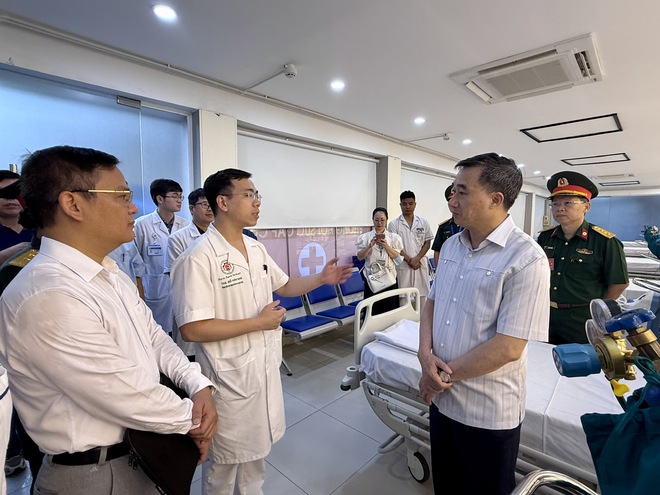 Thứ trưởng Bộ Y tế Trần Văn Thuấn kiểm tra công tác y tế phục vụ sự kiện A80- Ảnh 2. Thứ trưởng Bộ Y tế Trần Văn Thuấn kiểm tra công tác y tế phục vụ sự kiện A80- Ảnh 2.