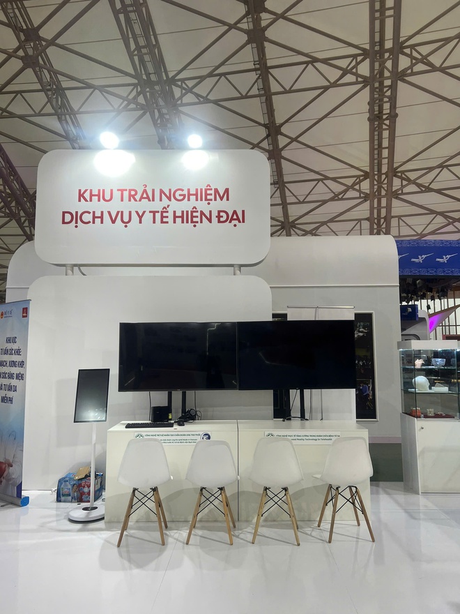 Nhiều điểm nhấn đặc biệt tại gian triển lãm "Y tế Việt Nam - Hành trình 80 năm vì sức khỏe Nhân dân"- Ảnh 9. Nhiều điểm nhấn đặc biệt tại gian triển lãm "Y tế Việt Nam - Hành trình 80 năm vì sức khỏe Nhân dân"- Ảnh 9.