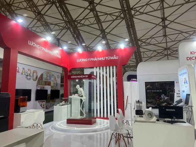 Nhiều điểm nhấn đặc biệt tại gian triển lãm "Y tế Việt Nam - Hành trình 80 năm vì sức khỏe Nhân dân"- Ảnh 8. Nhiều điểm nhấn đặc biệt tại gian triển lãm "Y tế Việt Nam - Hành trình 80 năm vì sức khỏe Nhân dân"- Ảnh 8.