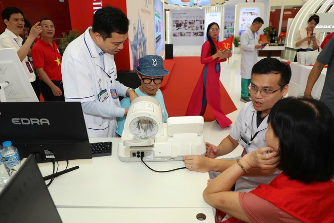 Lãnh đạo Bộ Y tế cùng nhiều bộ, ngành thăm gian triển lãm 'Y tế Việt Nam - Hành trình 80 năm vì sức khỏe Nhân dân'- Ảnh 9. Lãnh đạo Bộ Y tế cùng nhiều bộ, ngành thăm gian triển lãm 'Y tế Việt Nam - Hành trình 80 năm vì sức khỏe Nhân dân'- Ảnh 9.