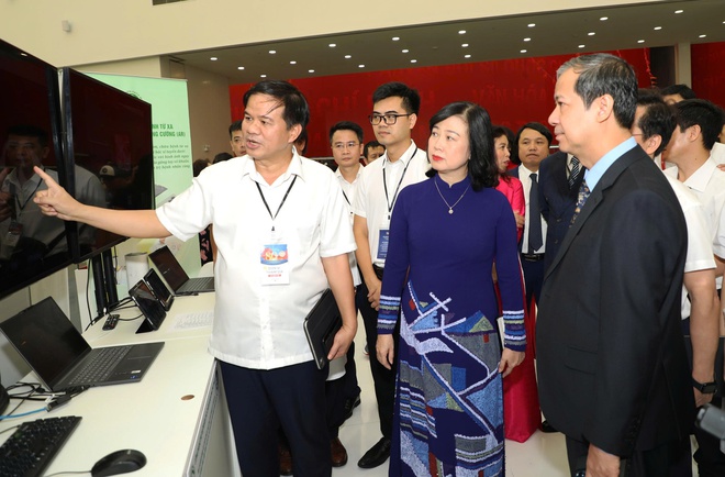 Lãnh đạo Bộ Y tế cùng nhiều bộ, ngành thăm gian triển lãm 'Y tế Việt Nam - Hành trình 80 năm vì sức khỏe Nhân dân'- Ảnh 3. Lãnh đạo Bộ Y tế cùng nhiều bộ, ngành thăm gian triển lãm 'Y tế Việt Nam - Hành trình 80 năm vì sức khỏe Nhân dân'- Ảnh 3.