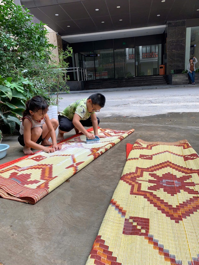 Người phụ nữ cho người lạ ở miễn phí chờ xem diễu binh, diễu hành: 'Tôi vẫn luôn sẵn sàng mở cửa đón chào'- Ảnh 3. Người phụ nữ cho người lạ ở miễn phí chờ xem diễu binh, diễu hành: 'Tôi vẫn luôn sẵn sàng mở cửa đón chào'- Ảnh 3.