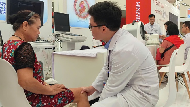 Hàng ngàn người dân thăm quan, trải nghiệm khám bệnh tại Triển lãm 'Y tế Việt Nam - Hành trình 80 năm vì sức khỏe Nhân dân'- Ảnh 9.