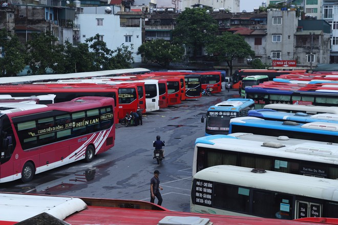 Bến xe Hà Nội trái ngược mọi năm: Chưa 'nóng' dù sắp vào cao điểm 2/9- Ảnh 3. Bến xe Hà Nội trái ngược mọi năm: Chưa 'nóng' dù sắp vào cao điểm 2/9- Ảnh 3.