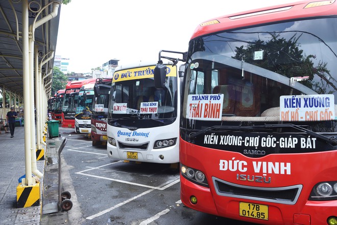 Bến xe Hà Nội trái ngược mọi năm: Chưa 'nóng' dù sắp vào cao điểm 2/9- Ảnh 2. Bến xe Hà Nội trái ngược mọi năm: Chưa 'nóng' dù sắp vào cao điểm 2/9- Ảnh 2.