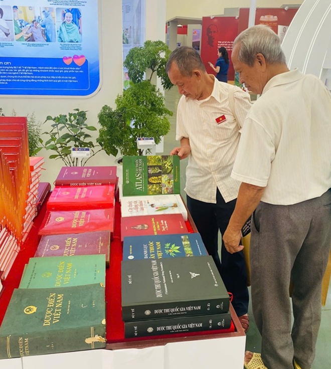 Hàng ngàn người dân thăm quan, trải nghiệm khám bệnh tại Triển lãm 'Y tế Việt Nam - Hành trình 80 năm vì sức khỏe Nhân dân'- Ảnh 8.