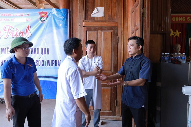 'Áo trắng' vượt lũ đến với vùng cao: Hơi ấm tình người giữa hoang tàn sau thiên tai- Ảnh 7. 'Áo trắng' vượt lũ đến với vùng cao: Hơi ấm tình người giữa hoang tàn sau thiên tai- Ảnh 7.