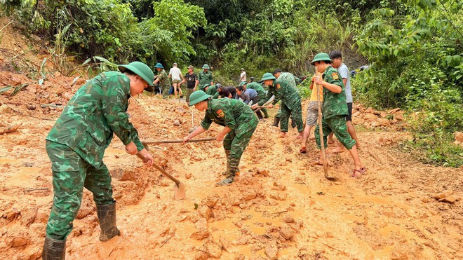 Mưa lớn do bão số 6 chia cắt nhiều xã miền Tây Nghệ An- Ảnh 4. Mưa lớn do bão số 6 chia cắt nhiều xã miền Tây Nghệ An- Ảnh 4.