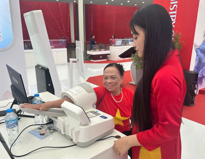 Gian Triển lãm Bộ Y tế thu hút hàng chục nghìn lượt khách thăm quan, trải nghiệm khám, tư vấn sức khoẻ- Ảnh 9. Gian Triển lãm Bộ Y tế thu hút hàng chục nghìn lượt khách thăm quan, trải nghiệm khám, tư vấn sức khoẻ- Ảnh 9.