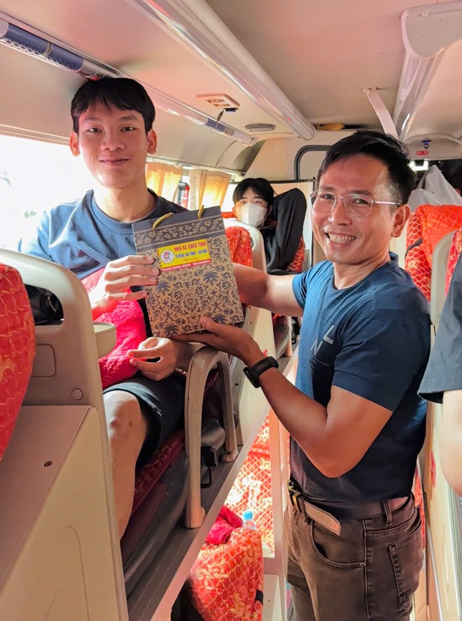 'Chuyến xe 0 đồng' chắp cánh ước mơ cho sinh viên- Ảnh 2. 'Chuyến xe 0 đồng' chắp cánh ước mơ cho sinh viên- Ảnh 2.