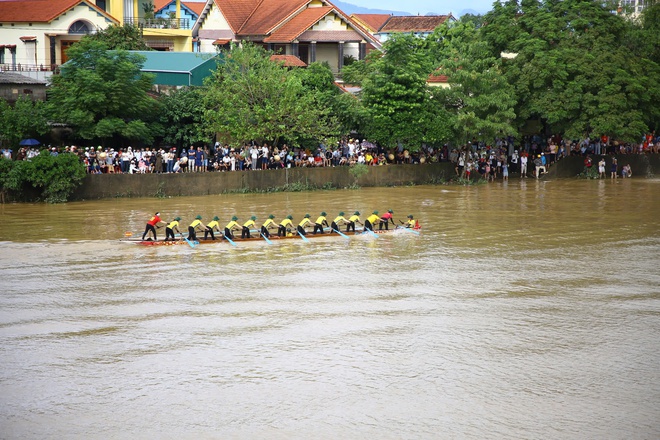 Lễ hội đua thuyền mừng Tết Độc lập trên dòng sông chảy ngược- Ảnh 7. Lễ hội đua thuyền mừng Tết Độc lập trên dòng sông chảy ngược- Ảnh 7.