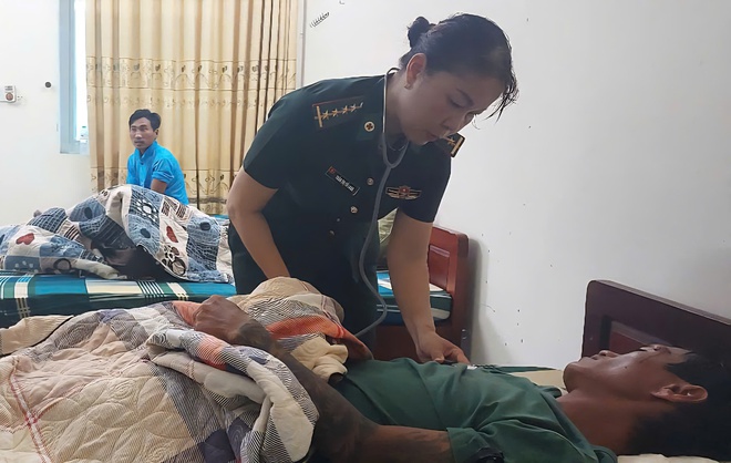 Video lời kể thuyền viên nhiều giờ ôm phao hàng hải giữa sóng dữ vụ tàu cá gặp nạn- Ảnh 4.