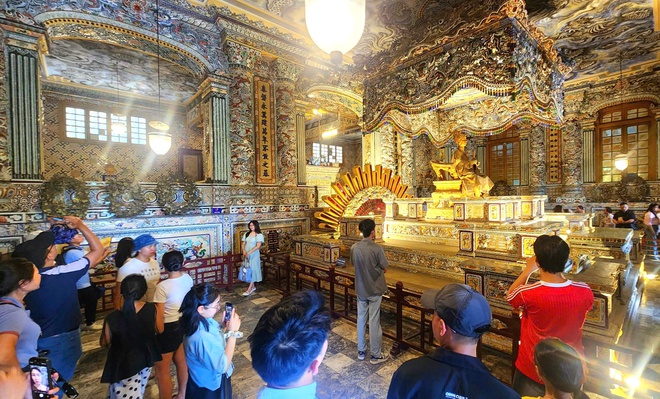 Doanh thu du lịch Huế, Quảng Trị tăng mạnh dịp nghỉ lễ 2/9- Ảnh 2. Doanh thu du lịch Huế, Quảng Trị tăng mạnh dịp nghỉ lễ 2/9- Ảnh 2.