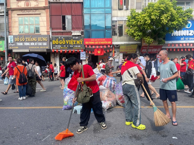 Những 'người hùng thầm lặng' trong sự kiện A80- Ảnh 6. Những 'người hùng thầm lặng' trong sự kiện A80- Ảnh 6.