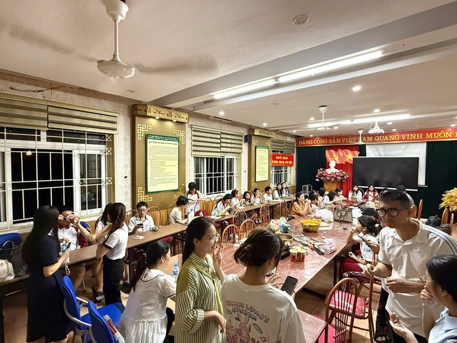 Ngập lụt khắp Hà Nội, hàng loạt trường linh hoạt bố trí bữa ăn, chỗ ngủ cho học sinh- Ảnh 5.