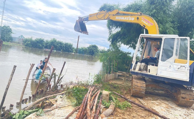 Sạt lở bờ sông ở Huế diễn biến phức tạp sau bão số 10- Ảnh 3.