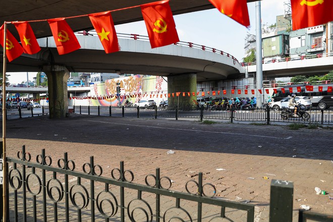 Sau vụ cháy 500 xe máy, hàng trăm phương tiện vẫn nằm dưới gầm cầu Vĩnh Tuy: Chính quyền nói gì?- Ảnh 5.