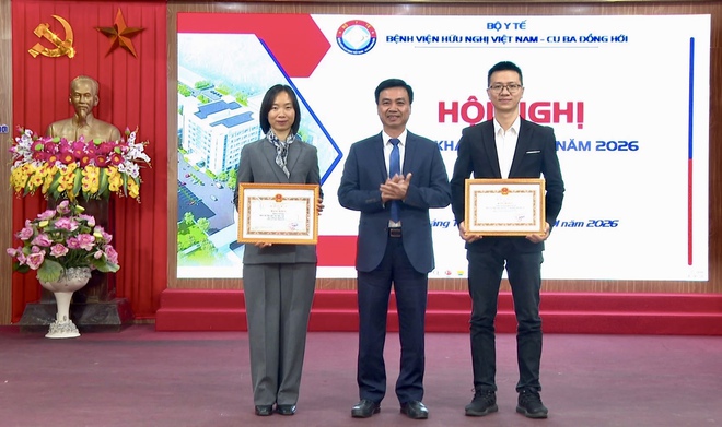 Nhiều tập thể, cá nhân của Bệnh viện Hữu nghị Việt Nam - Cuba Đồng Hới nhận Bằng khen của Bộ Y tế- Ảnh 7.