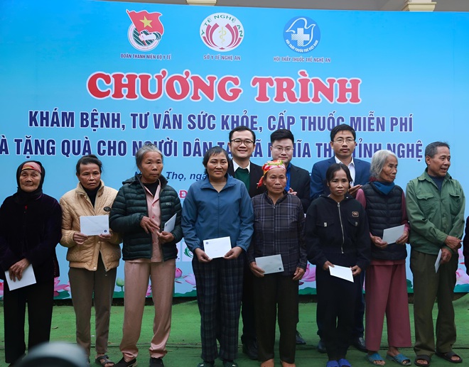 Y, bác sĩ Nghệ An khám bệnh, phát thuốc miễn phí cho bà con vùng khó khăn trước Tết- Ảnh 3.