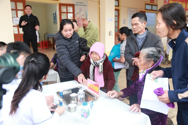 Y, bác sĩ Nghệ An khám bệnh, phát thuốc miễn phí cho bà con vùng khó khăn trước Tết- Ảnh 6.