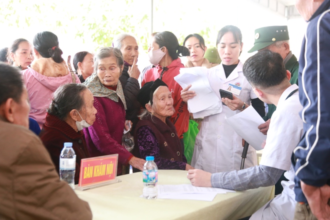 Y, bác sĩ Nghệ An khám bệnh, phát thuốc miễn phí cho bà con vùng khó khăn trước Tết- Ảnh 10.