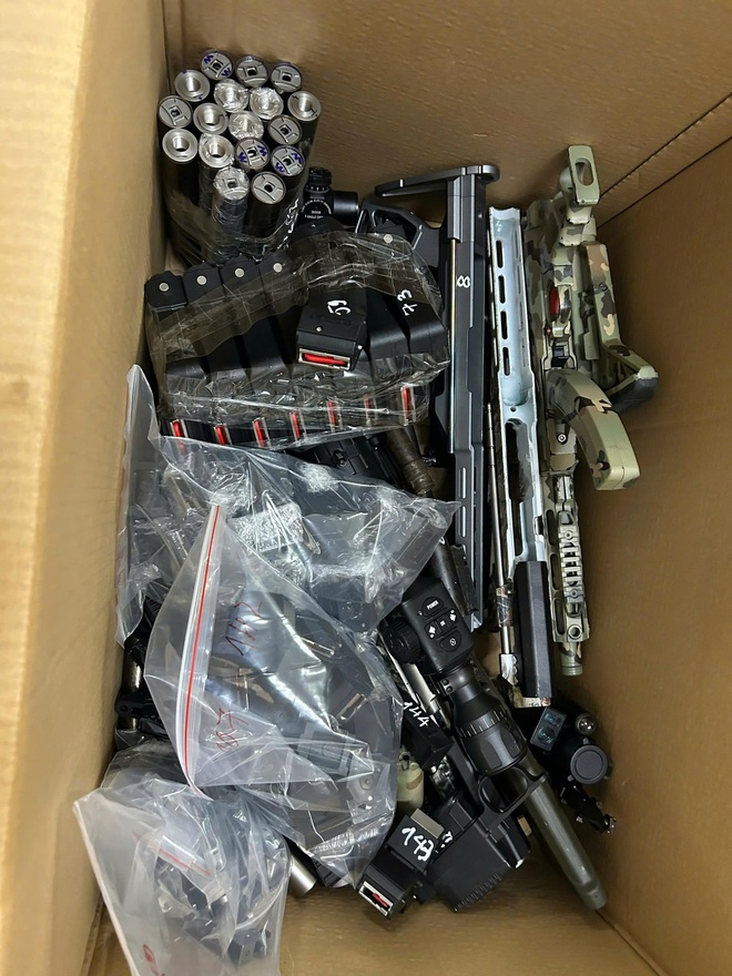 Khởi tố 13 bị can trong đường dây mua bán vũ khí quân dụng tại TPHCM- Ảnh 4.