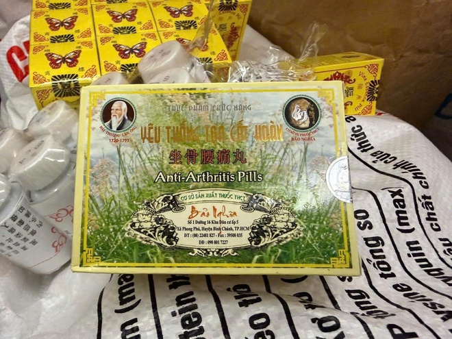 Triệt phá đường dây sản xuất thuốc đông y giả chứa chất tân dược nguy hiểm ở TPHCM- Ảnh 2.
