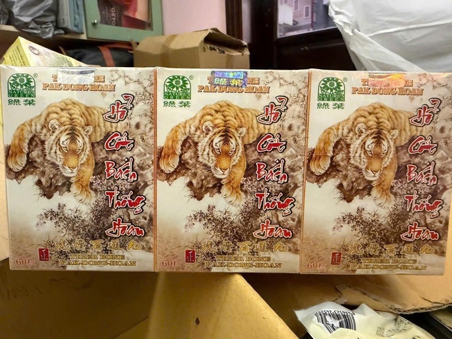 Triệt phá đường dây sản xuất thuốc đông y giả chứa chất tân dược nguy hiểm ở TPHCM- Ảnh 4.