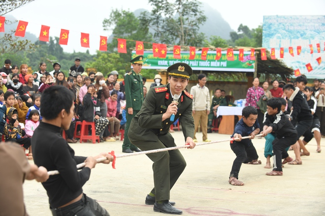 Báo Sức khỏe và Đời sống góp quà vui Xuân biên giới cùng đồng bào Mã Liềng- Ảnh 5. Báo Sức khỏe và Đời sống góp quà vui Xuân biên giới cùng đồng bào Mã Liềng- Ảnh 5.