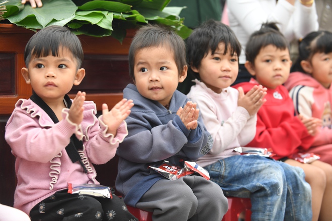 Báo Sức khỏe và Đời sống góp quà vui Xuân biên giới cùng đồng bào Mã Liềng- Ảnh 10. Báo Sức khỏe và Đời sống góp quà vui Xuân biên giới cùng đồng bào Mã Liềng- Ảnh 10.