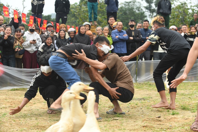 Báo Sức khỏe và Đời sống góp quà vui Xuân biên giới cùng đồng bào Mã Liềng- Ảnh 7. Báo Sức khỏe và Đời sống góp quà vui Xuân biên giới cùng đồng bào Mã Liềng- Ảnh 7.