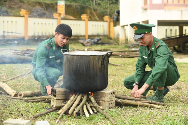 Báo Sức khỏe và Đời sống góp quà vui Xuân biên giới cùng đồng bào Mã Liềng- Ảnh 16. Báo Sức khỏe và Đời sống góp quà vui Xuân biên giới cùng đồng bào Mã Liềng- Ảnh 16.